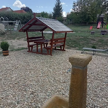 Zsoka Mama Kuckoja Pensión 2*